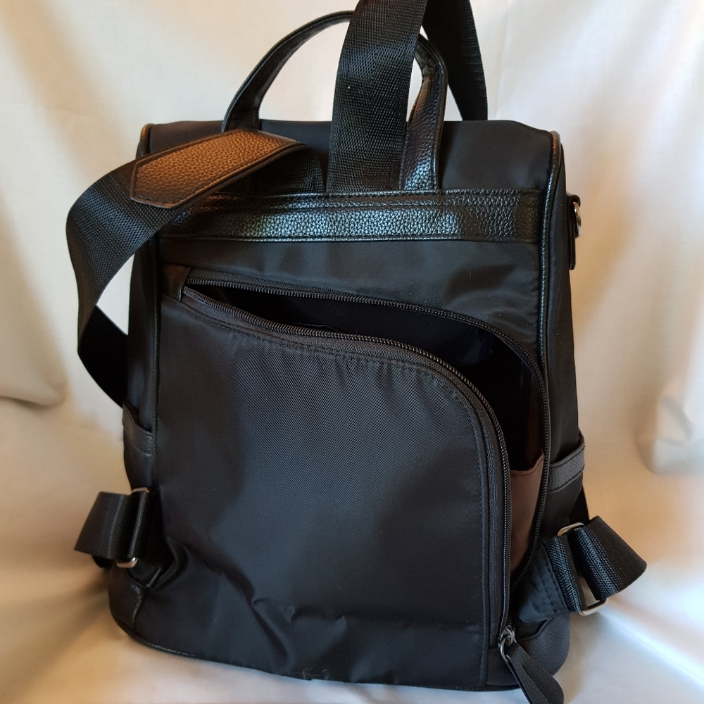Backpack - Picture 5 of 9